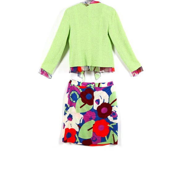 Vintage Chanel Boucle Jacket and Skirt Set 2000 Spring/Summer Runway Collection - Picture 2 of 16